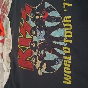 Kiss/world tour'77. Size XL.  Black tee